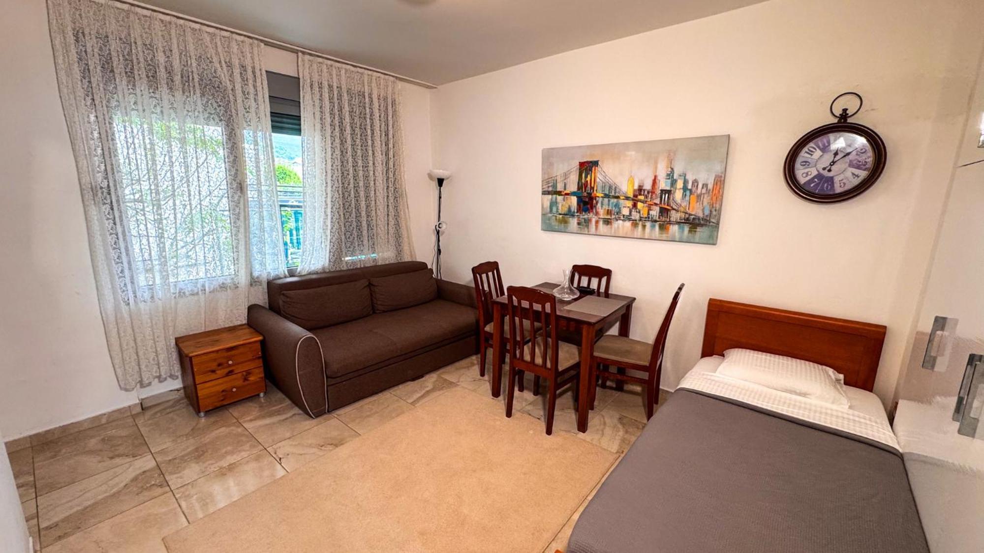 Qumi Apartments 蒂瓦特 外观 照片
