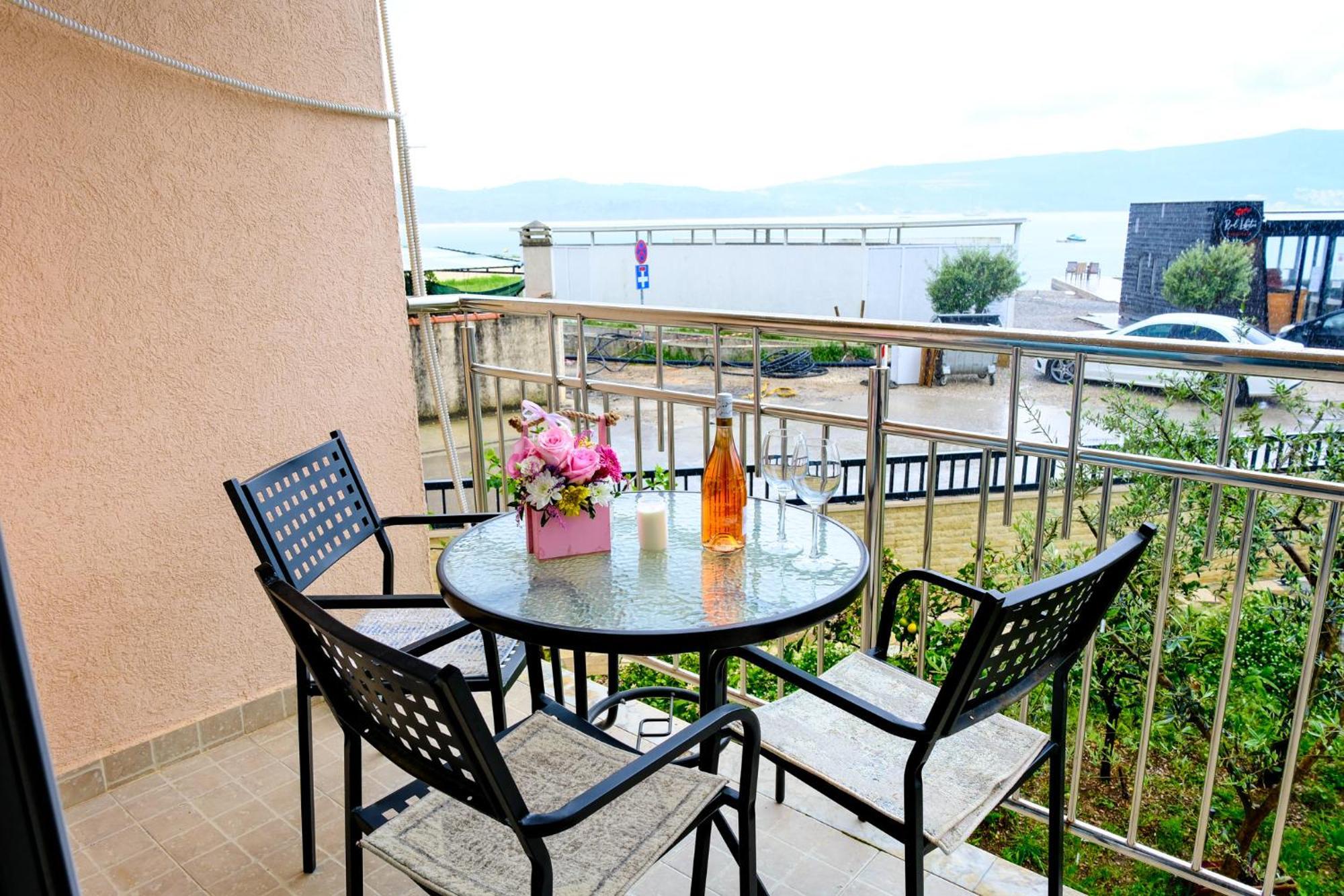 Qumi Apartments 蒂瓦特 外观 照片