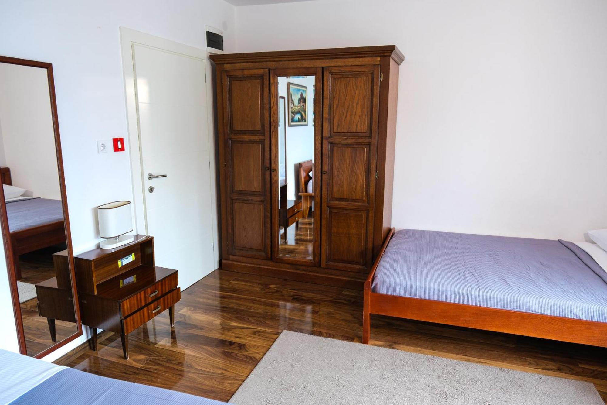 Qumi Apartments 蒂瓦特 外观 照片